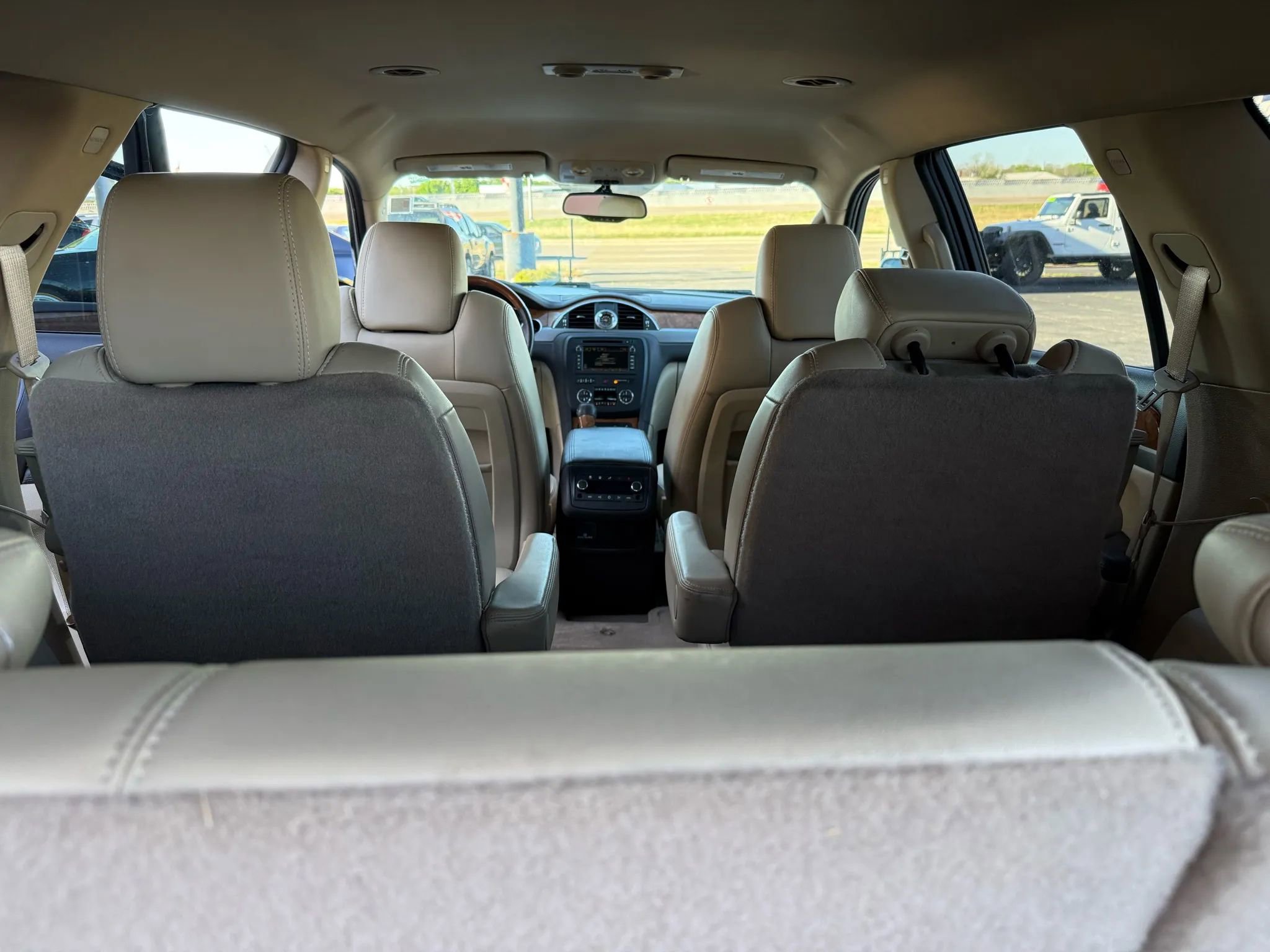 Used 2011 Buick Enclave CXL image 26