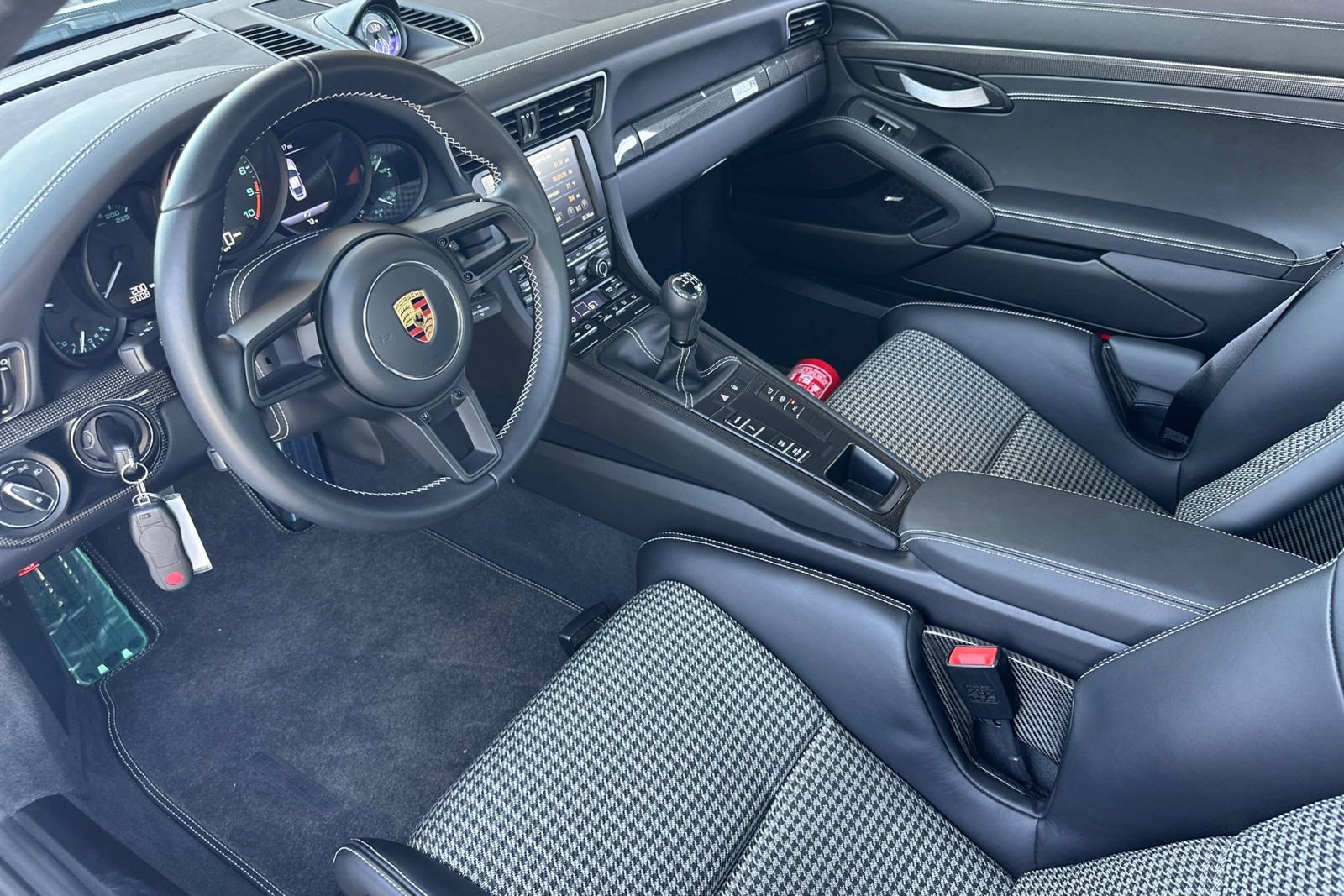 Certified 2016 Porsche 911 R RWD image 4