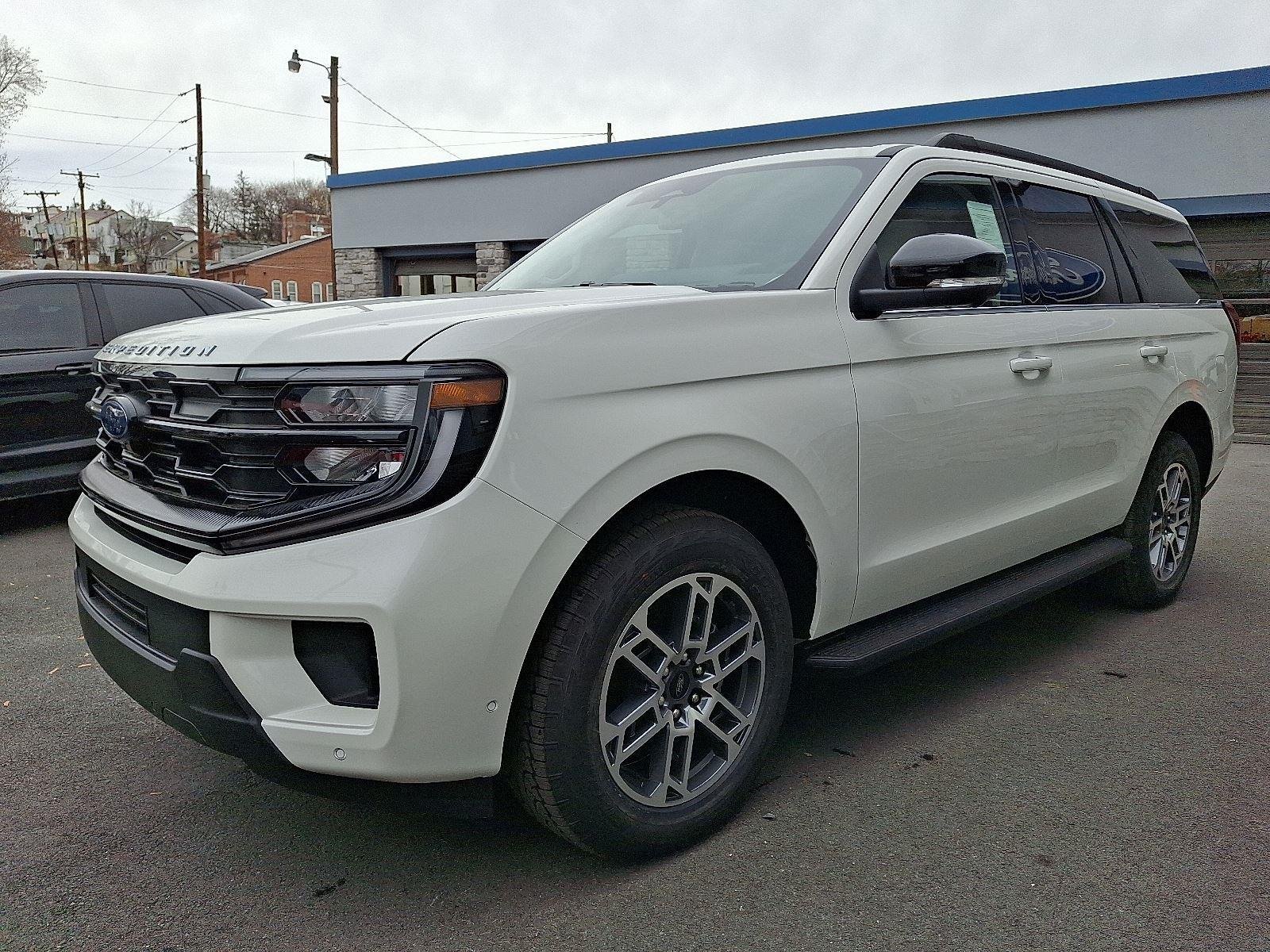 New 2025 Ford Expedition Active AWD/4WD image 2
