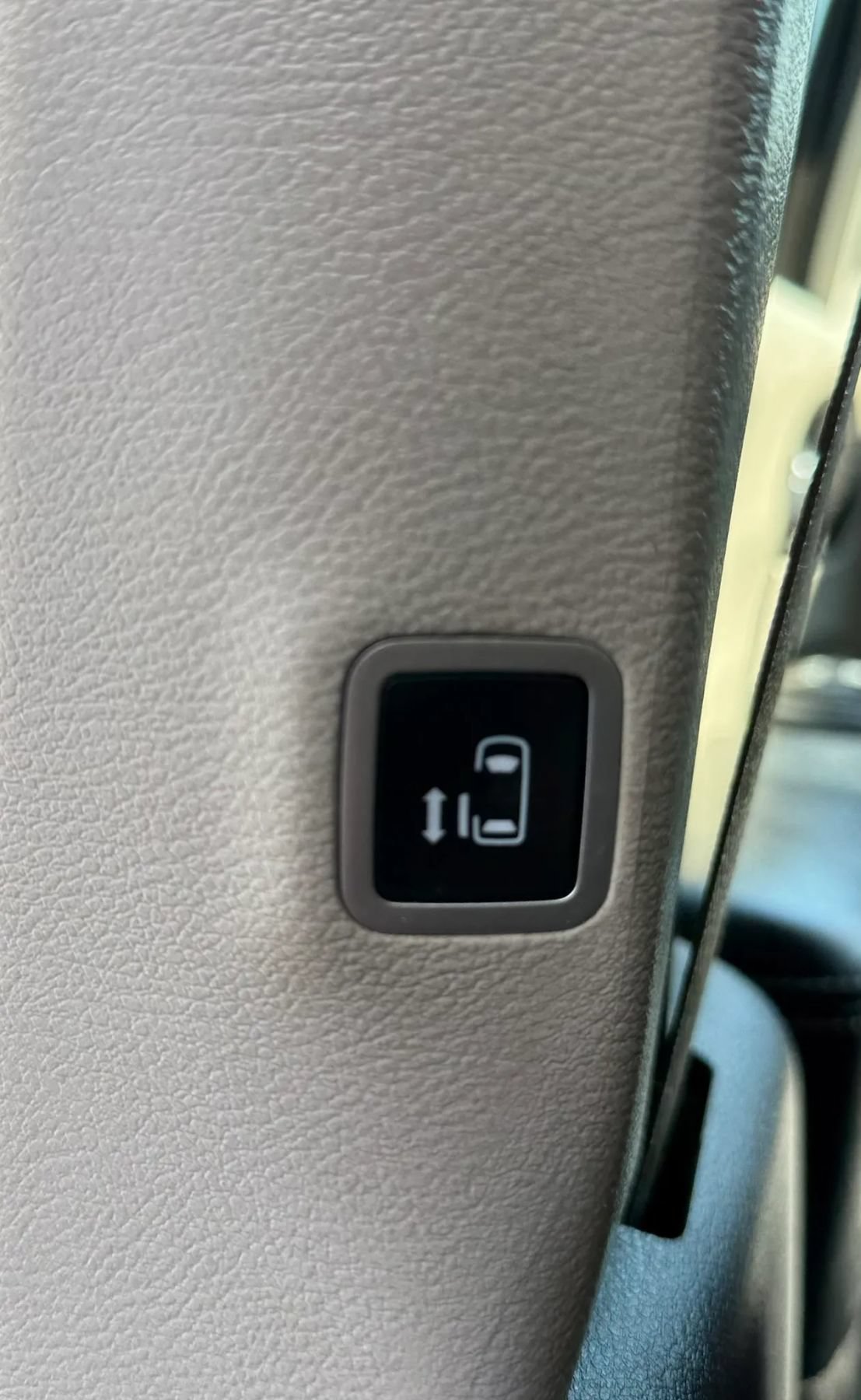 Used 2022 Chrysler Pacifica Touring-L FWD image 27