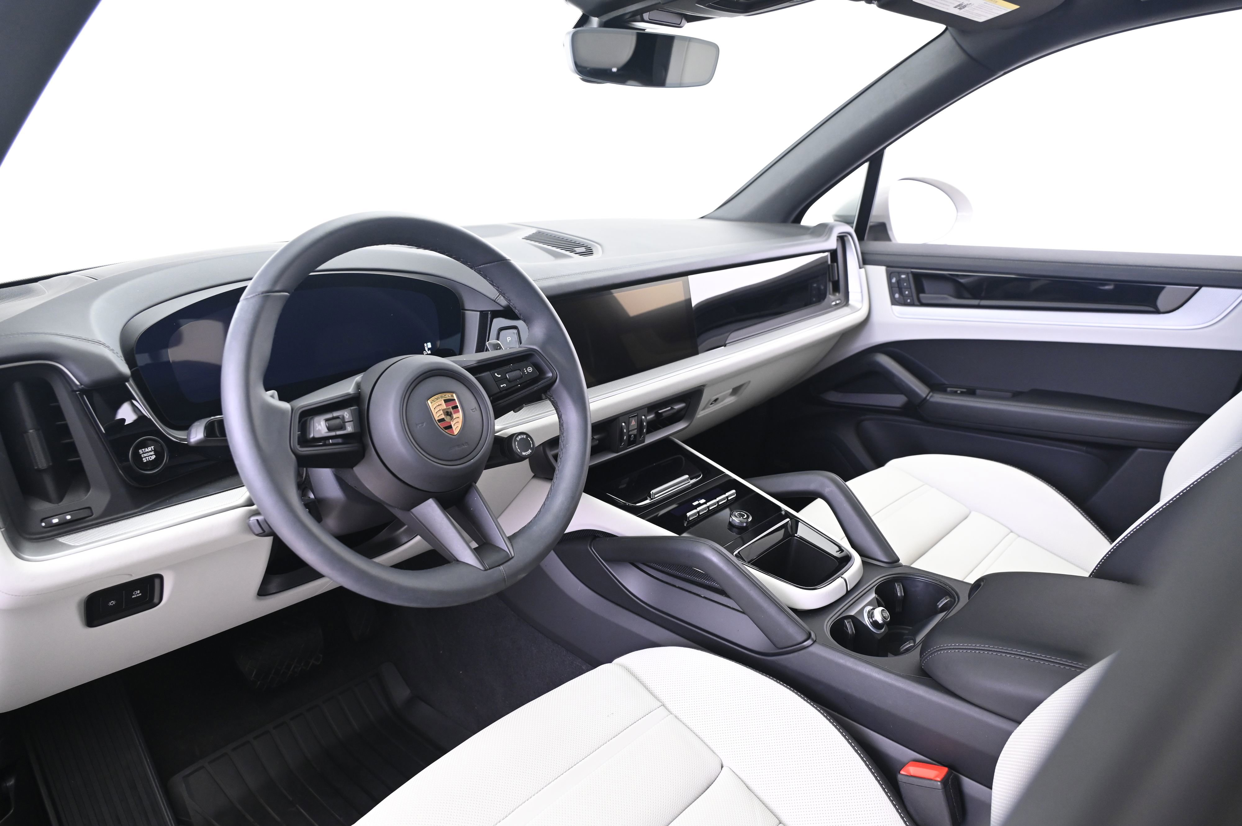 Used 2025 Porsche Cayenne image 4