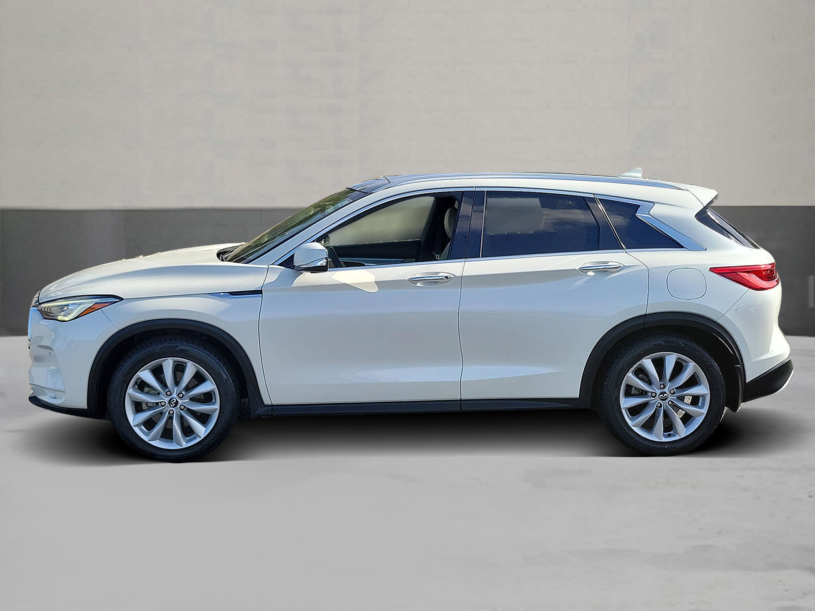 Used 2019 INFINITI QX50 Essential w/ Cargo Package FWD image 3