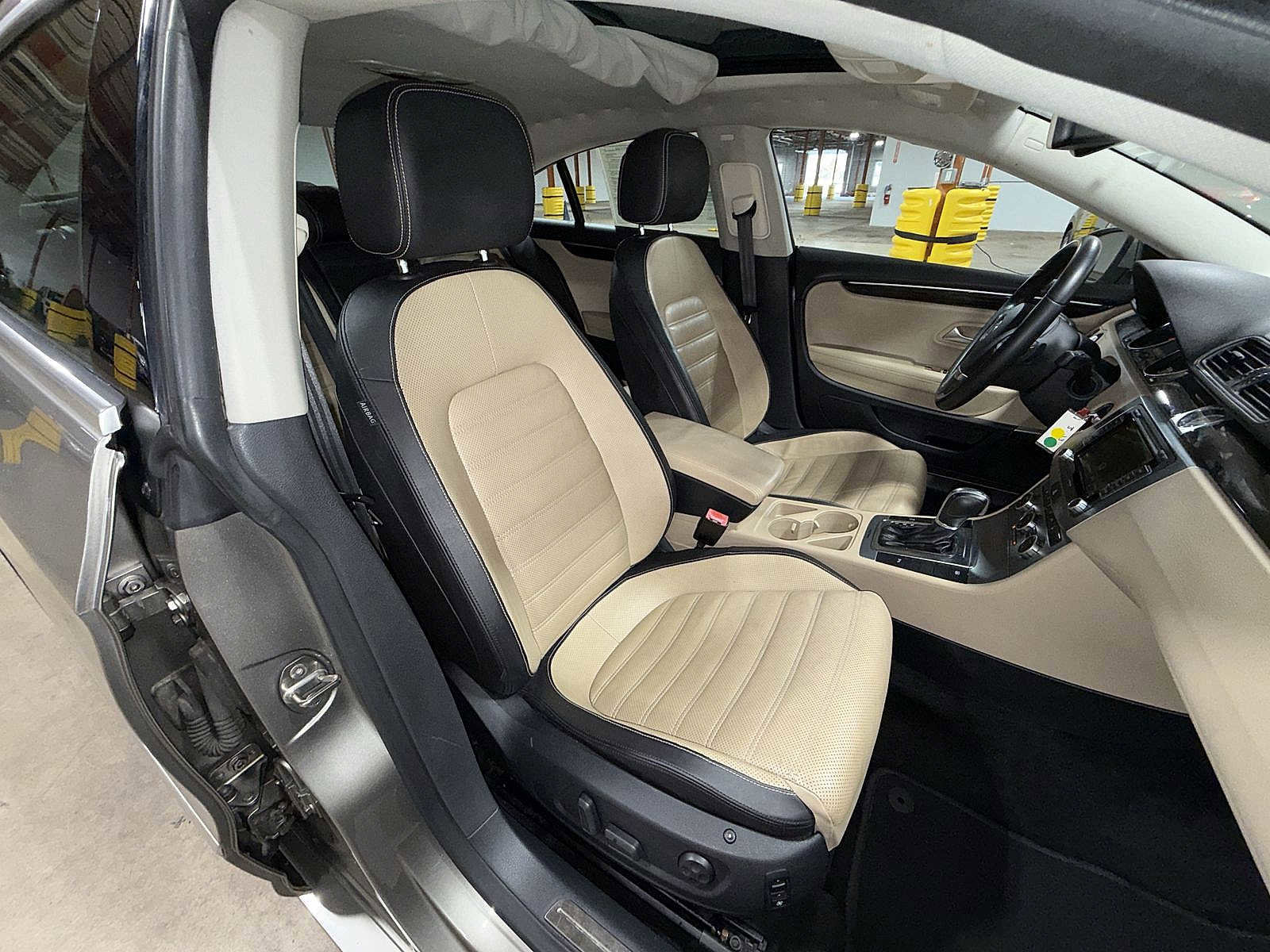 Used 2013 Volkswagen CC Executive image 16