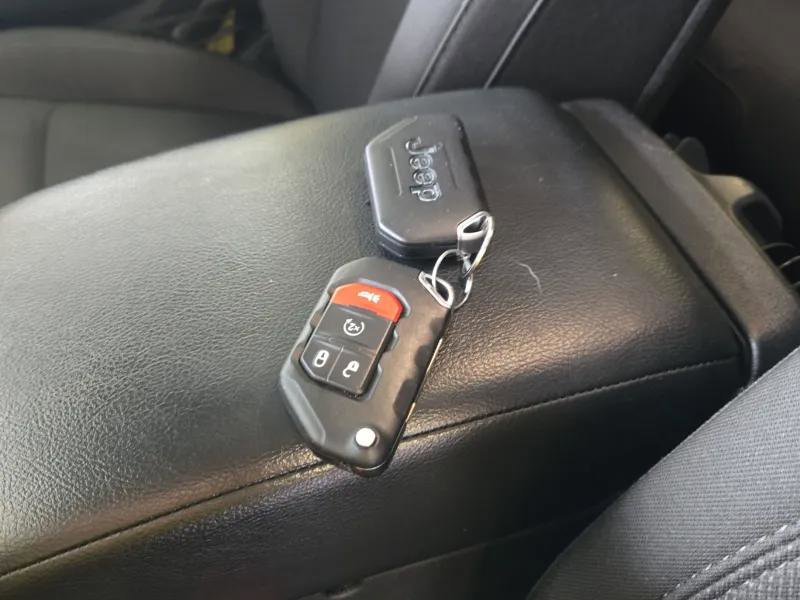 Used 2023 Jeep Wrangler Unlimited w/ Cold Weather Group AWD/4WD image 12