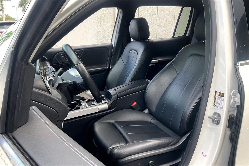 Used 2025 Mercedes-Benz GLB 250 image 3