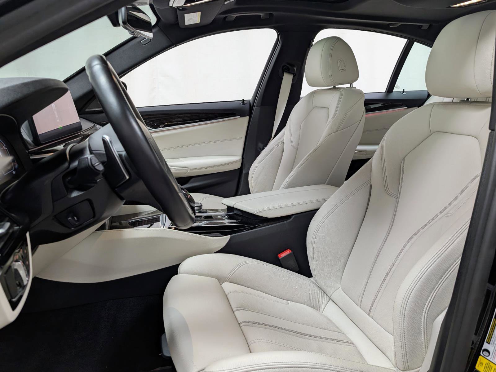 Used 2023 BMW 540i xDrive w/ M Sport Package image 15