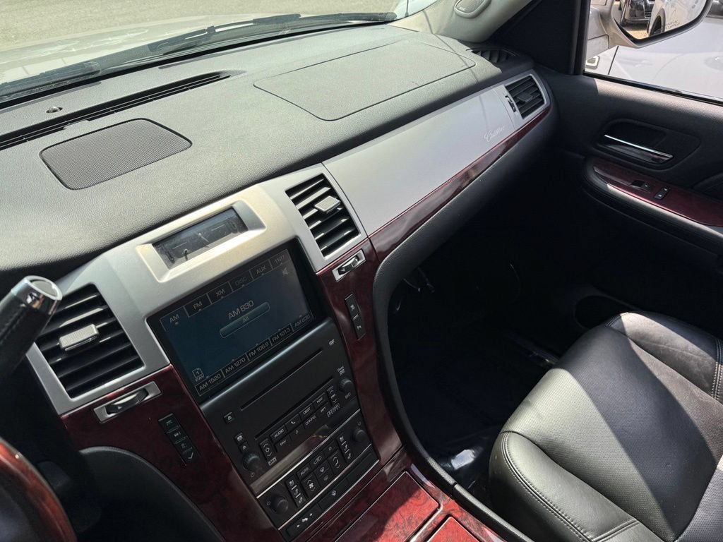 Used 2008 Cadillac Escalade EXT AWD/4WD image 25