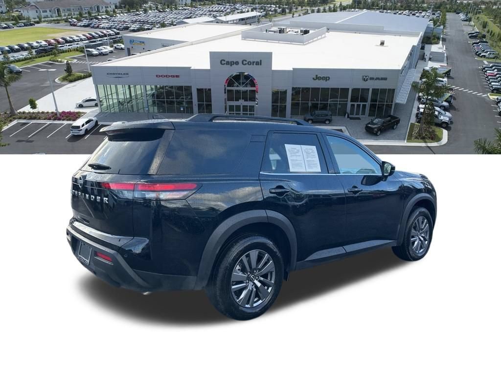 Used 2025 Nissan Pathfinder SV FWD image 4