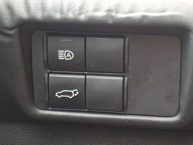 Used 2021 Toyota Highlander XLE AWD/4WD image 19