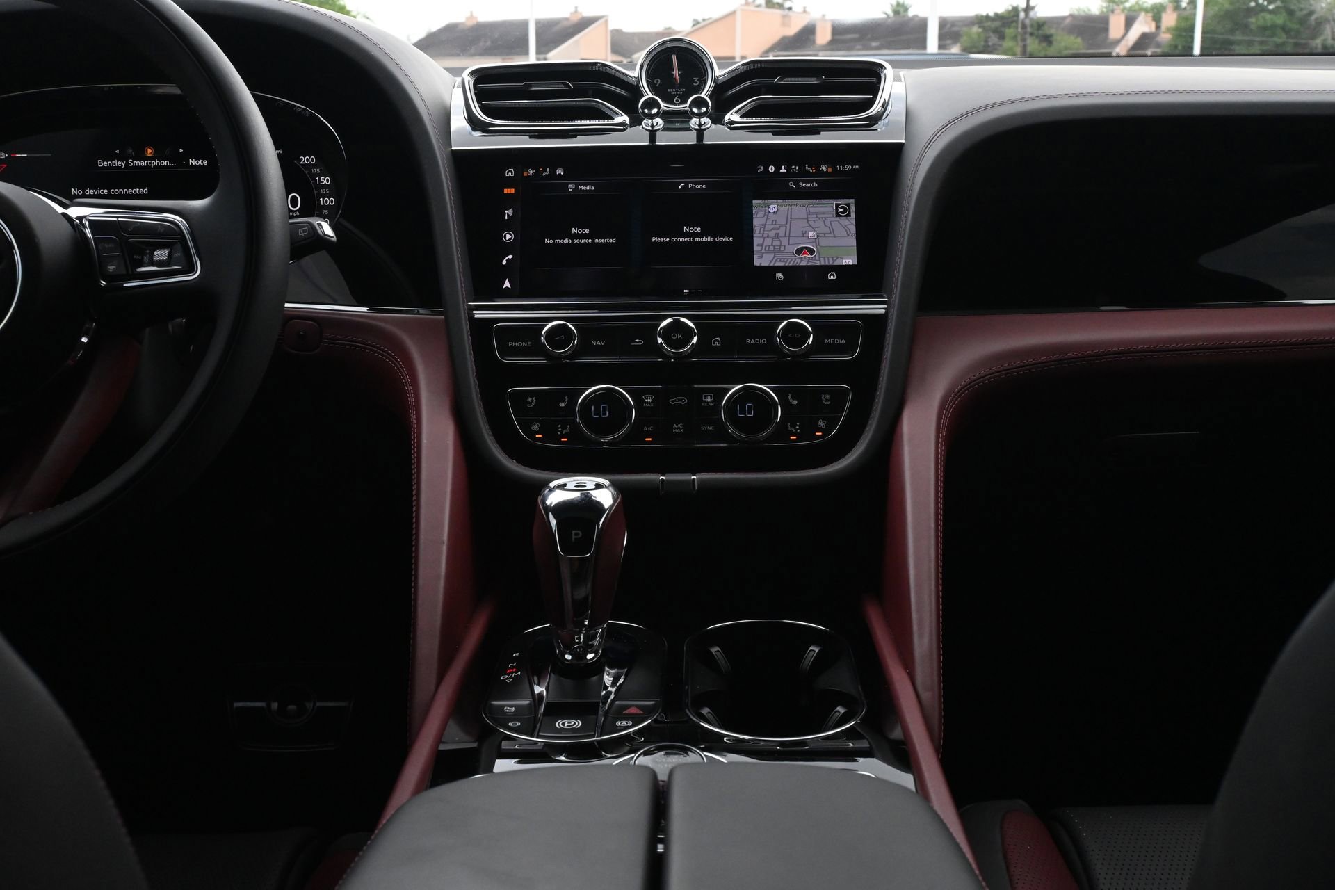 Used 2024 Bentley Bentayga AWD/4WD image 12