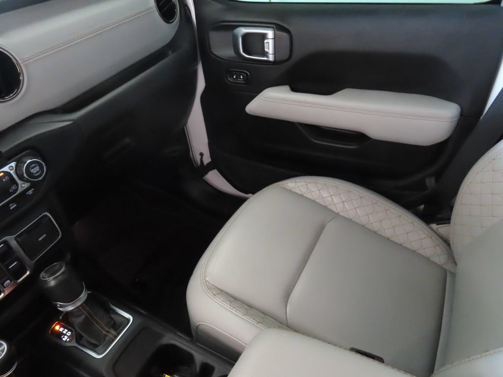 Used 2023 Jeep Wrangler Unlimited Sahara AWD/4WD image 18
