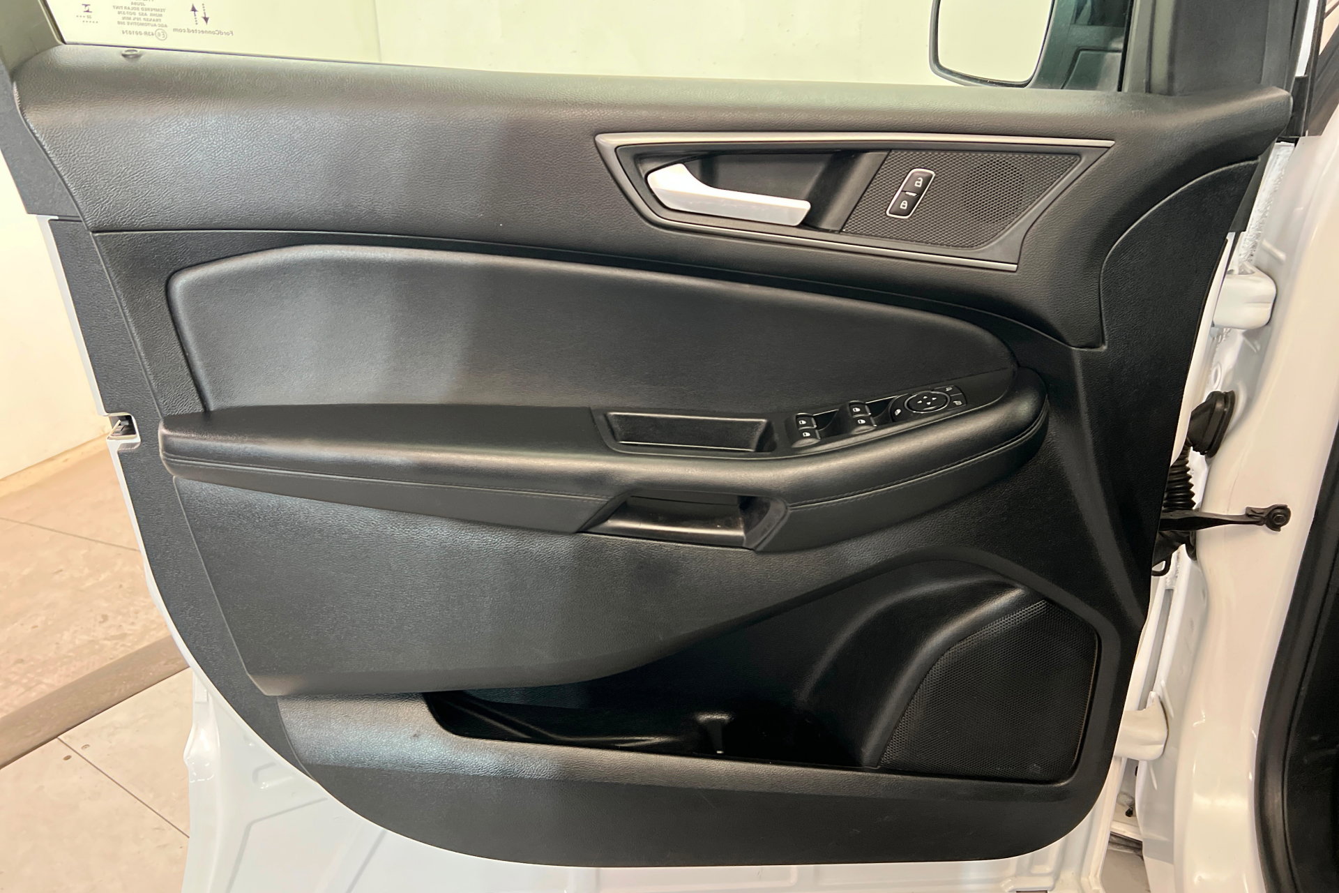 Used 2022 Ford Edge SE w/ Black Appearance Package image 14