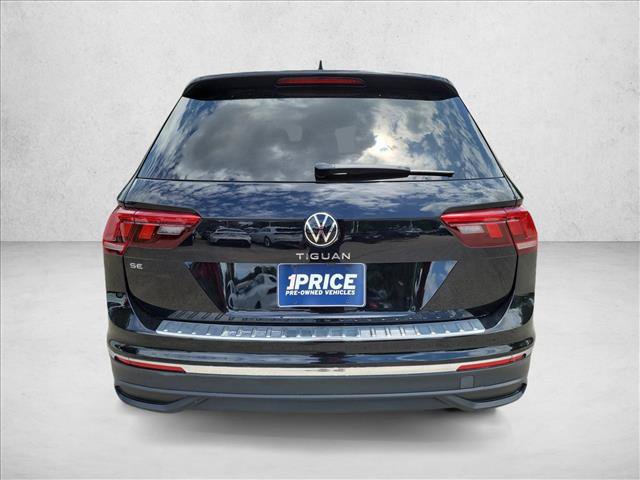 Used 2024 Volkswagen Tiguan SE w/ Panoramic Sunroof Package FWD image 6