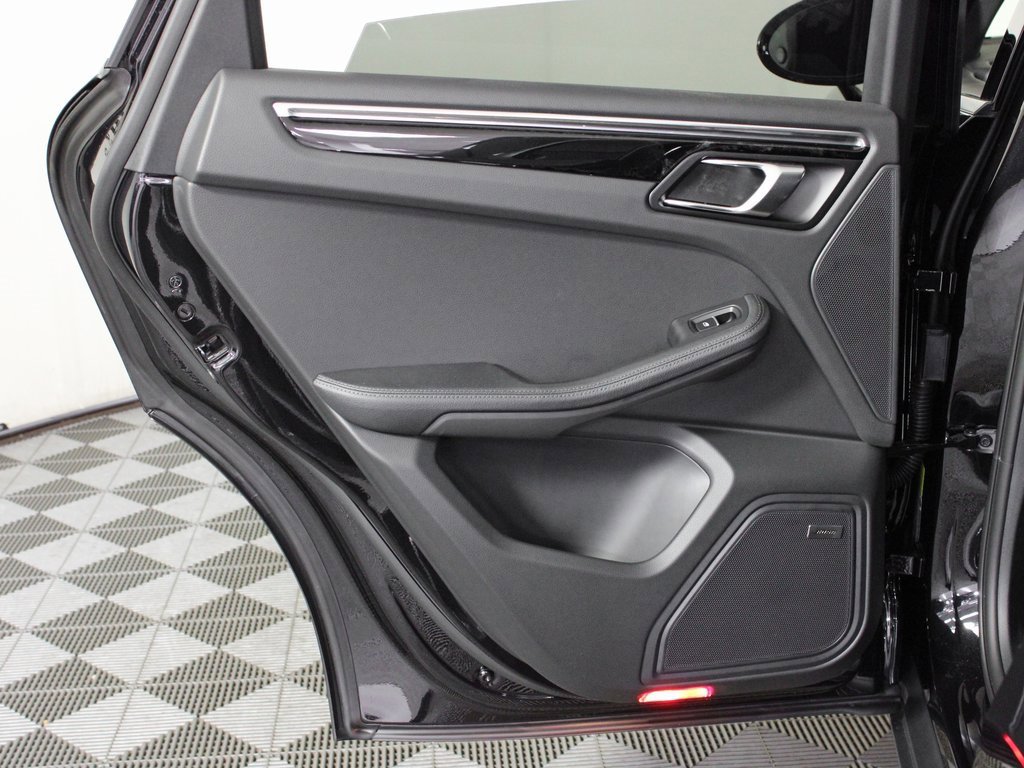 Used 2025 Porsche Macan image 32