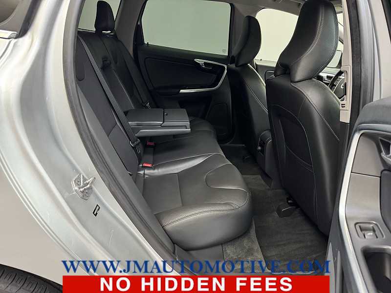 Used 2016 Volvo XC60 T6 w/ Proximity Package image 18