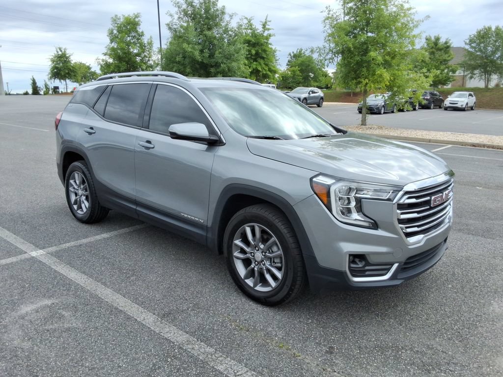 Certified 2024 GMC Terrain SLT w/ Infotainment Package II AWD/4WD image 3