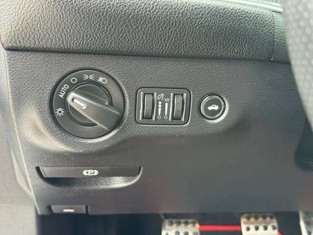 Used 2015 Dodge Challenger SRT Hellcat RWD image 22