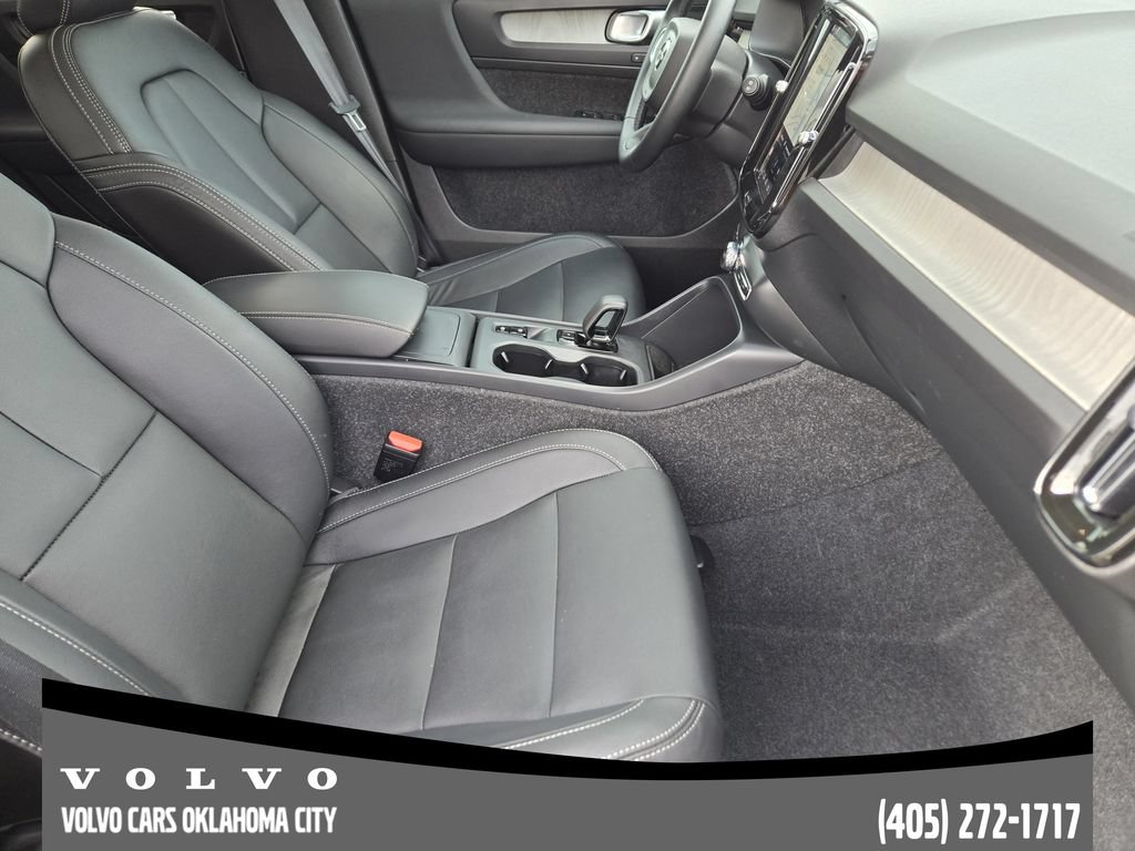 Certified 2025 Volvo XC40 B5 Core AWD/4WD image 11