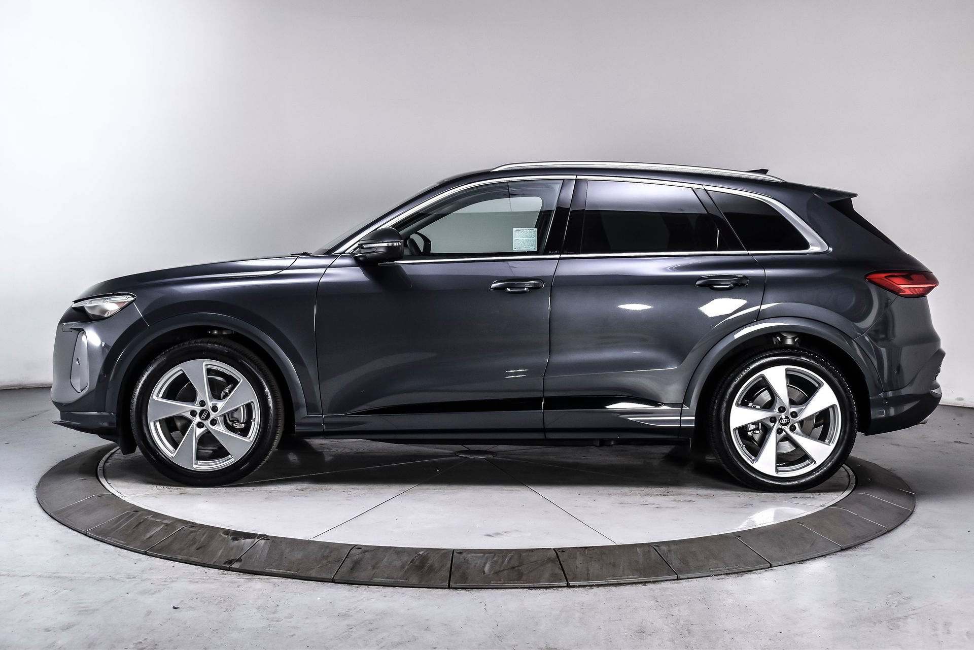 Used 2025 Audi Q5 Prestige AWD/4WD image 3