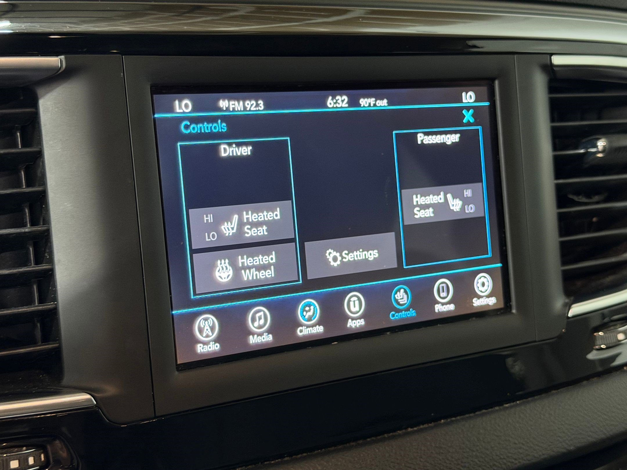 Used 2020 Chrysler Pacifica Touring-L FWD image 28
