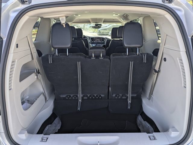 Used 2024 Chrysler Pacifica Touring-L image 12