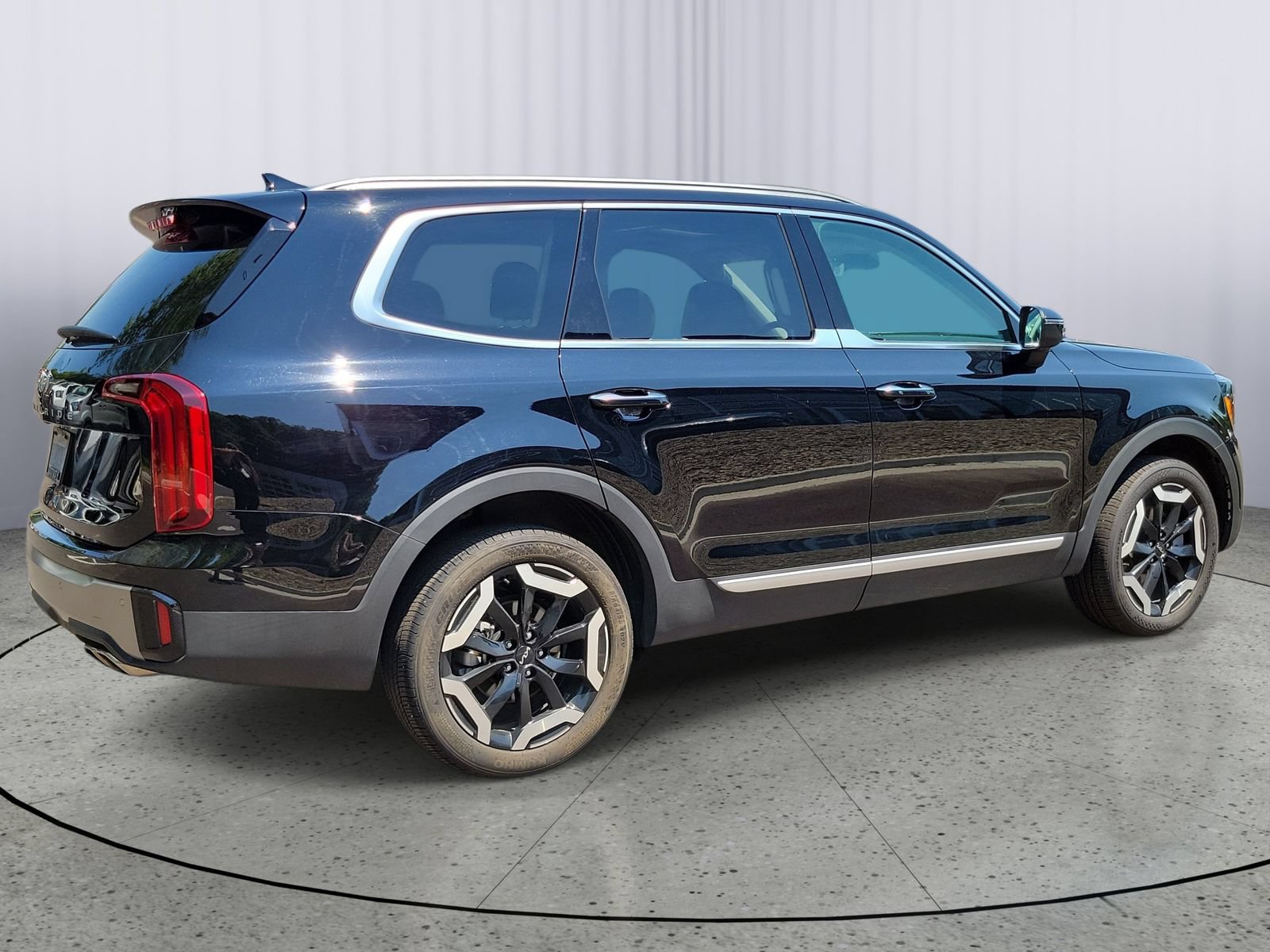 Certified 2025 Kia Telluride S FWD image 3