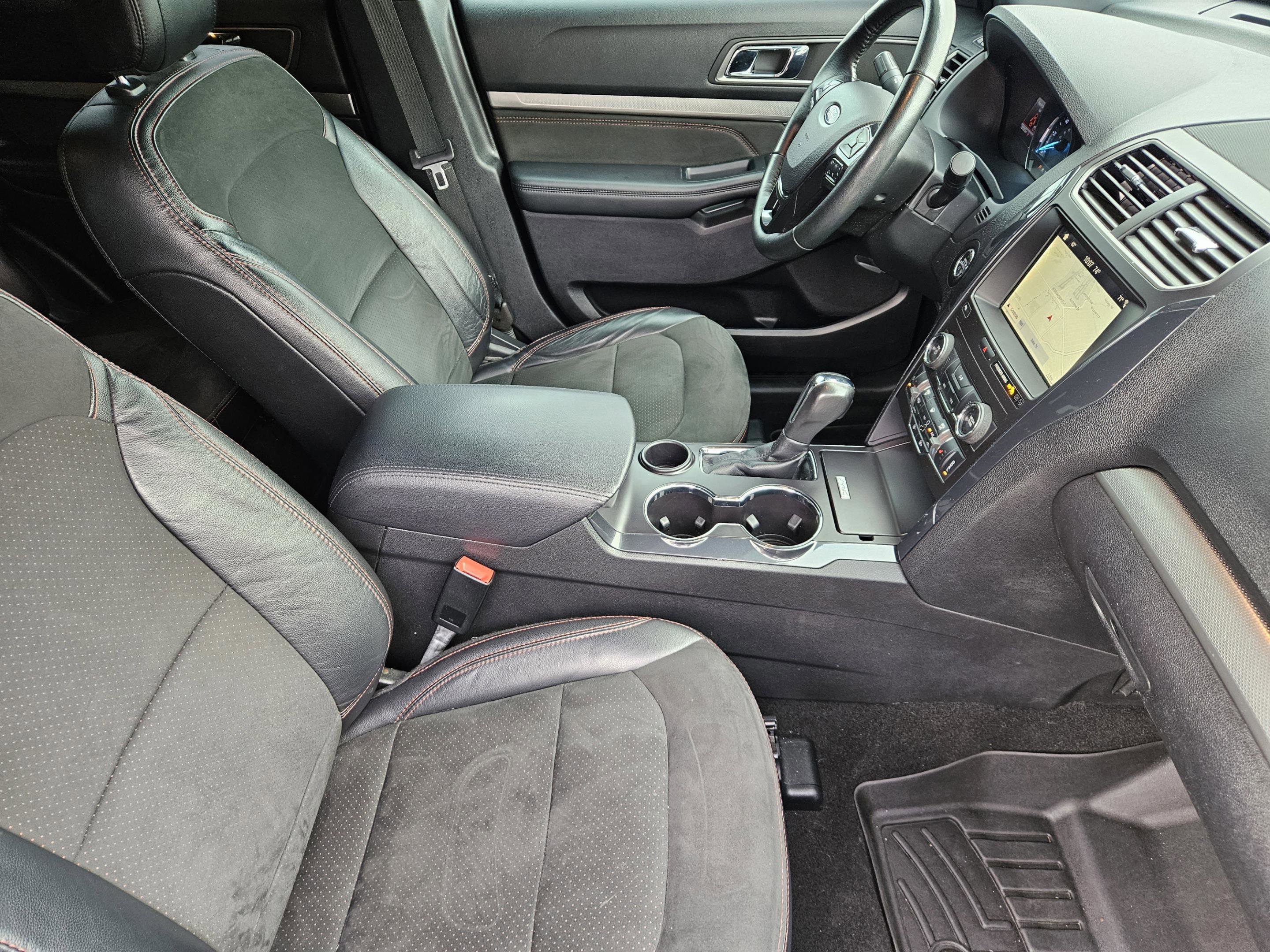 Used 2019 Ford Explorer XLT w/ Equipment Group 202A image 12