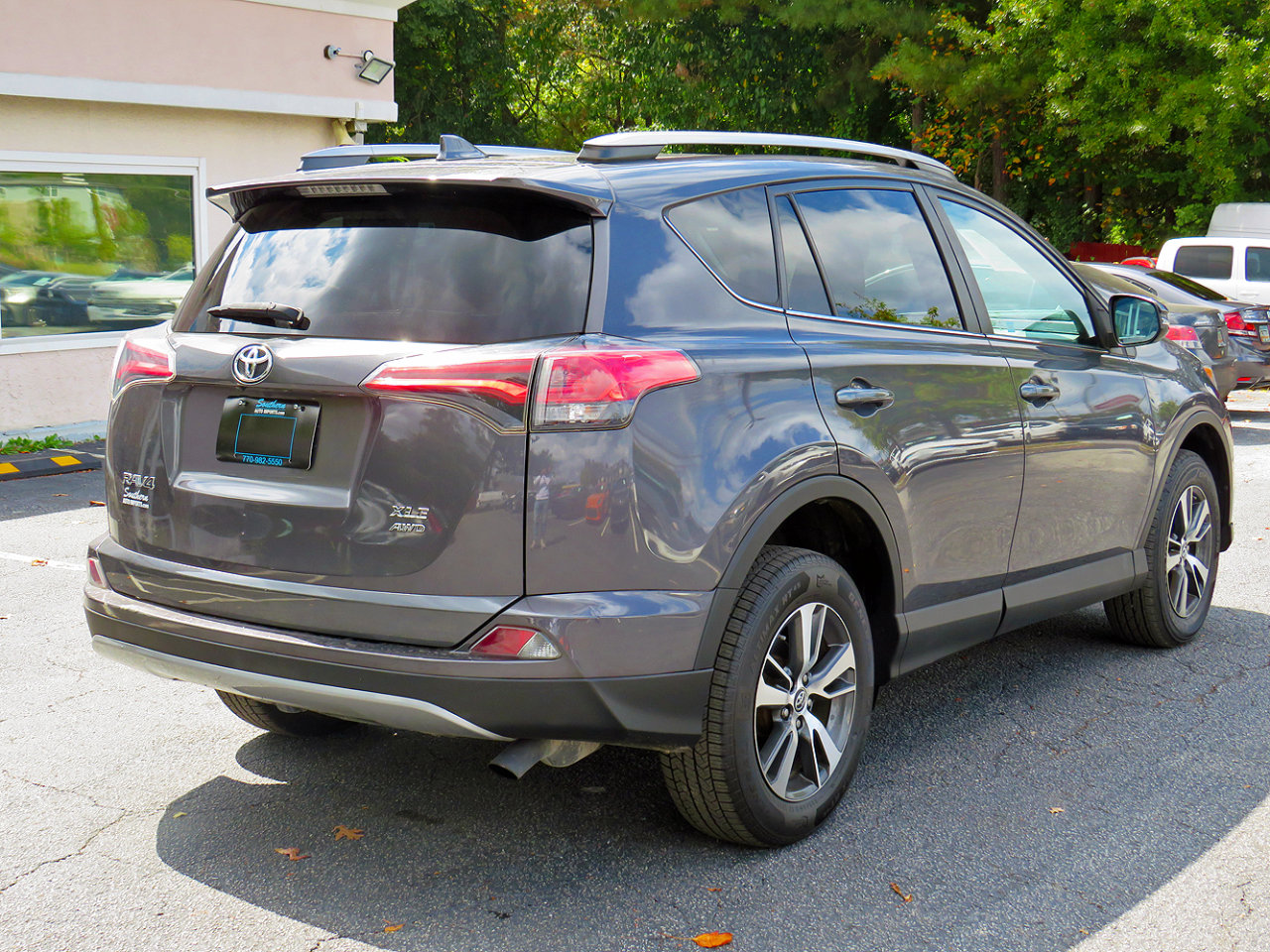 Used 2018 Toyota RAV4 XLE image 7