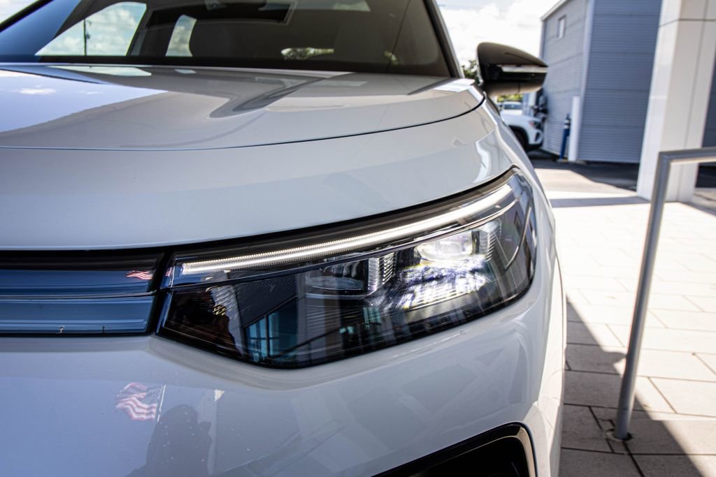 New 2026 Volkswagen Tiguan SE R-Line FWD image 9
