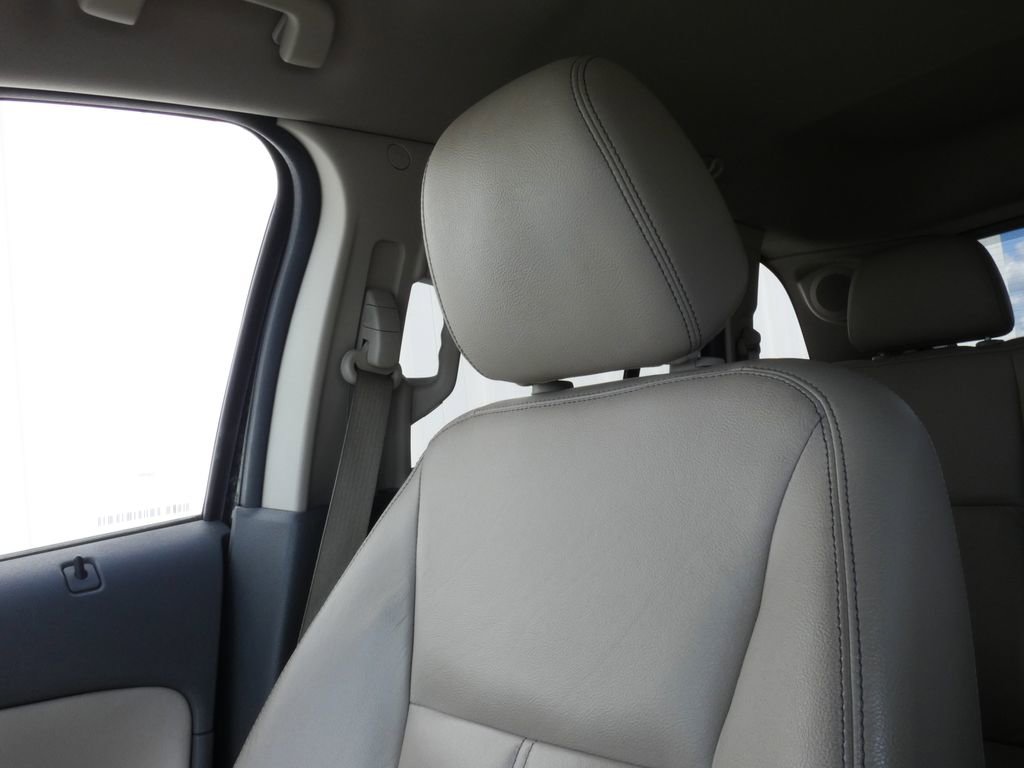 Used 2013 Ford Edge Limited w/ Driver Entry Pkg FWD image 28