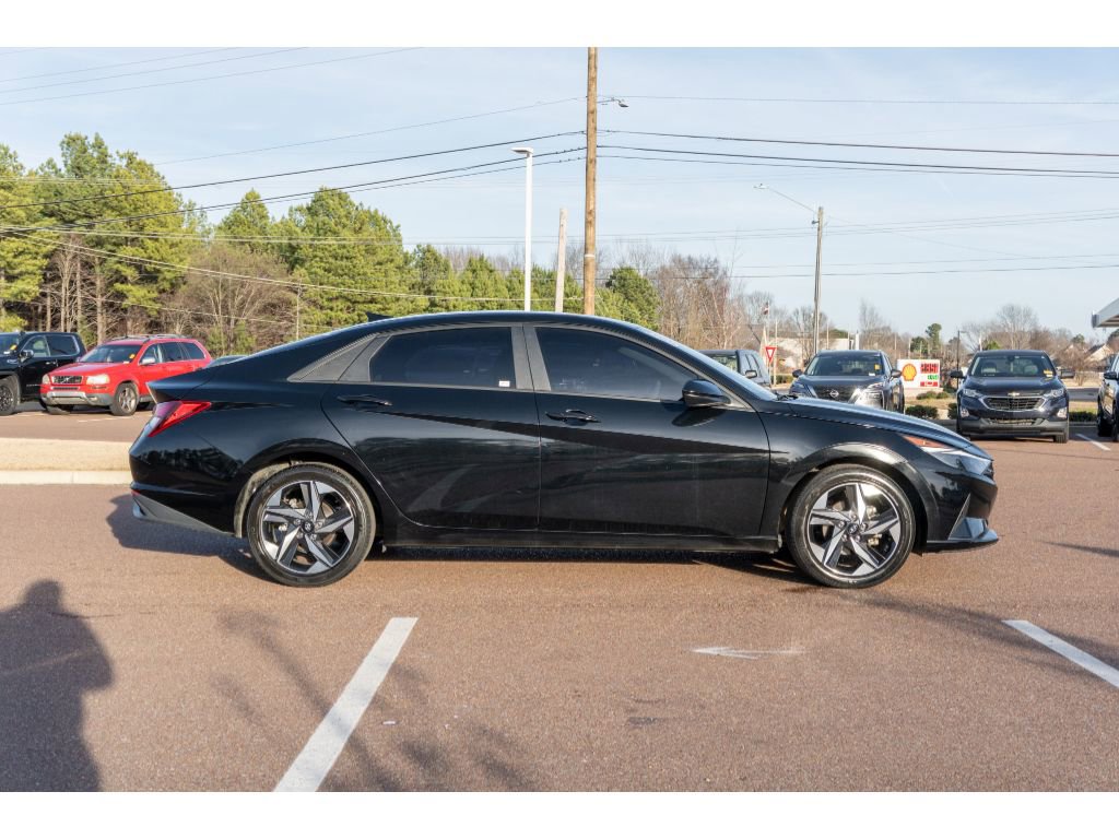 Used 2023 Hyundai Elantra SEL w/ Convenience Package image 4