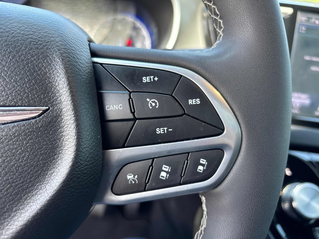 Used 2025 Chrysler Voyager LX FWD image 16