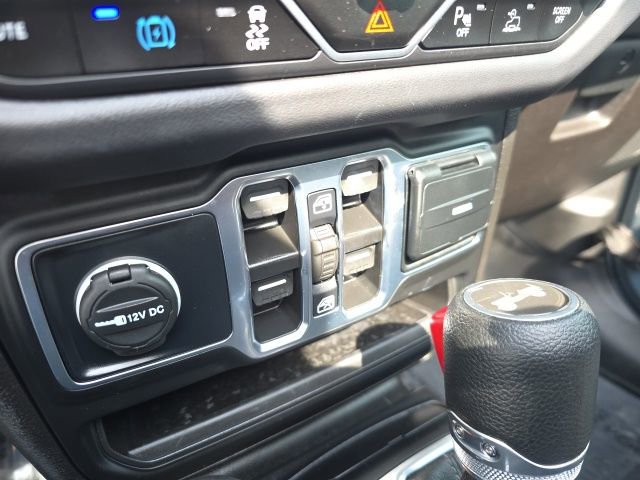 Used 2025 Jeep Wrangler Unlimited Sahara w/ Safety Group image 34