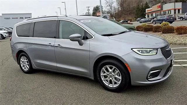 Certified 2021 Chrysler Pacifica Touring-L image 2