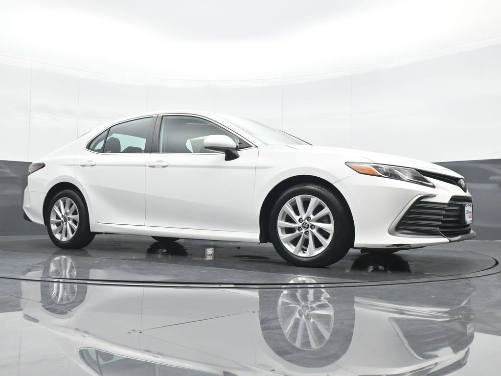 Used 2022 Toyota Camry LE image 23