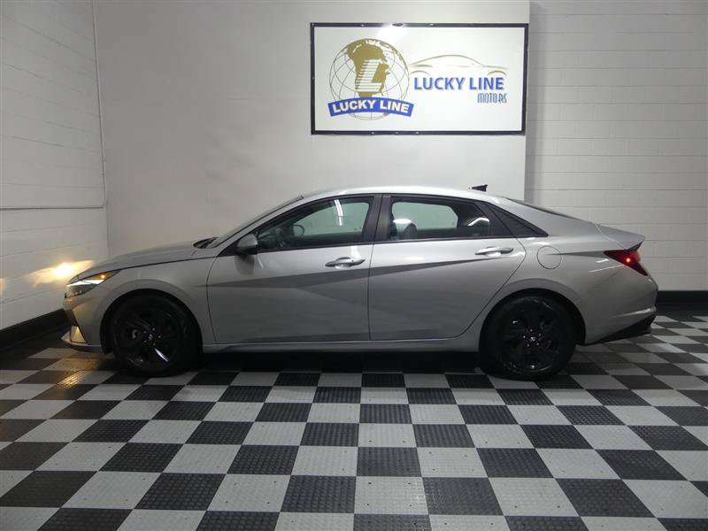 Used 2022 Hyundai Elantra SEL w/ Convenience Package FWD image 7