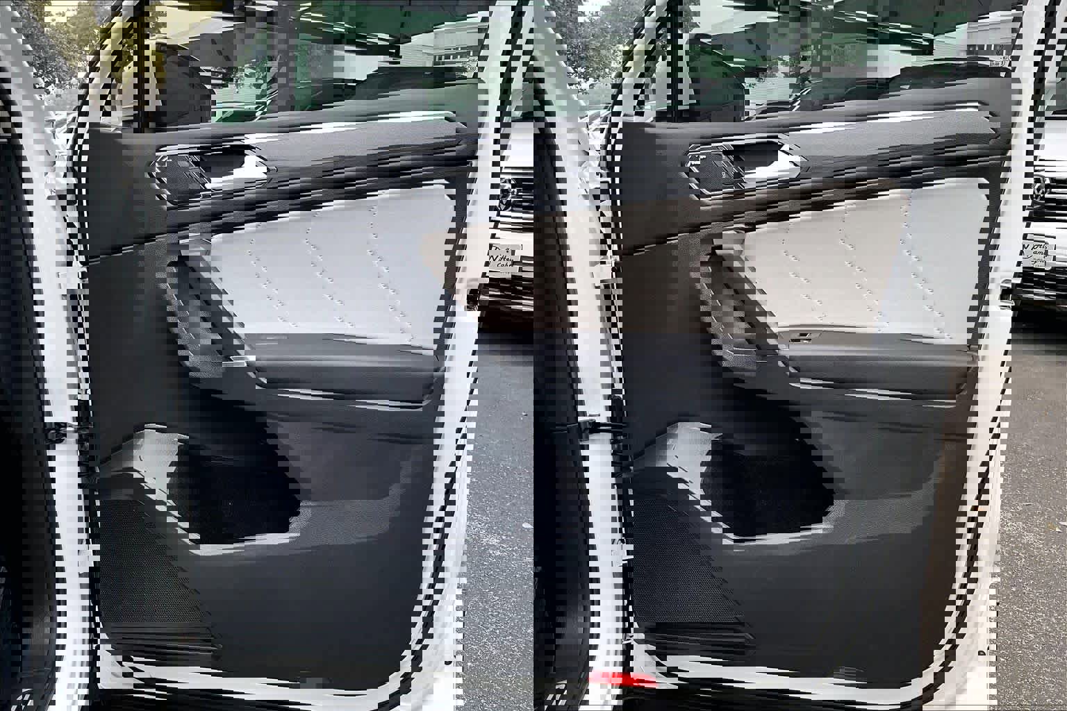 Used 2018 Volkswagen Tiguan SEL Premium image 22