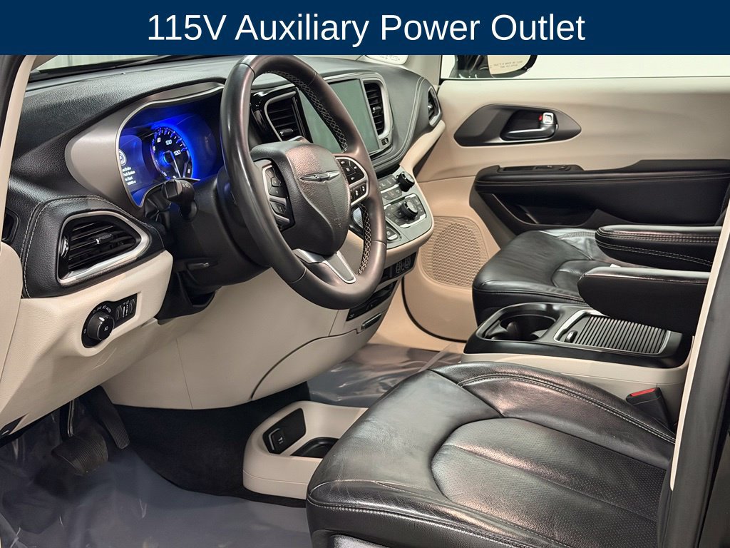 Used 2022 Chrysler Pacifica Touring-L w/ Uconnect Theater Family Group FWD image 29