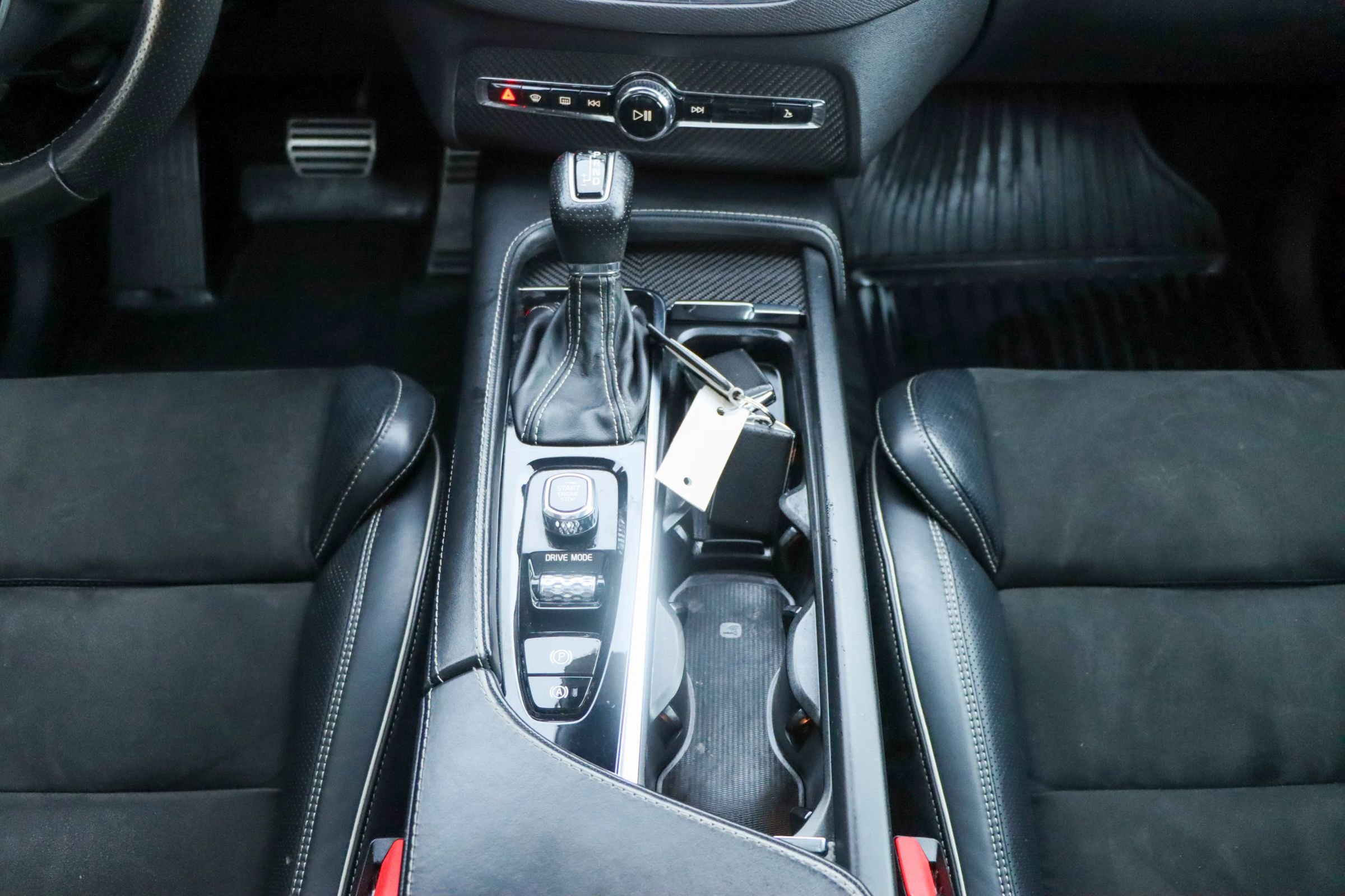 Used 2018 Volvo XC90 T6 R-Design w/ Convenience Package image 32