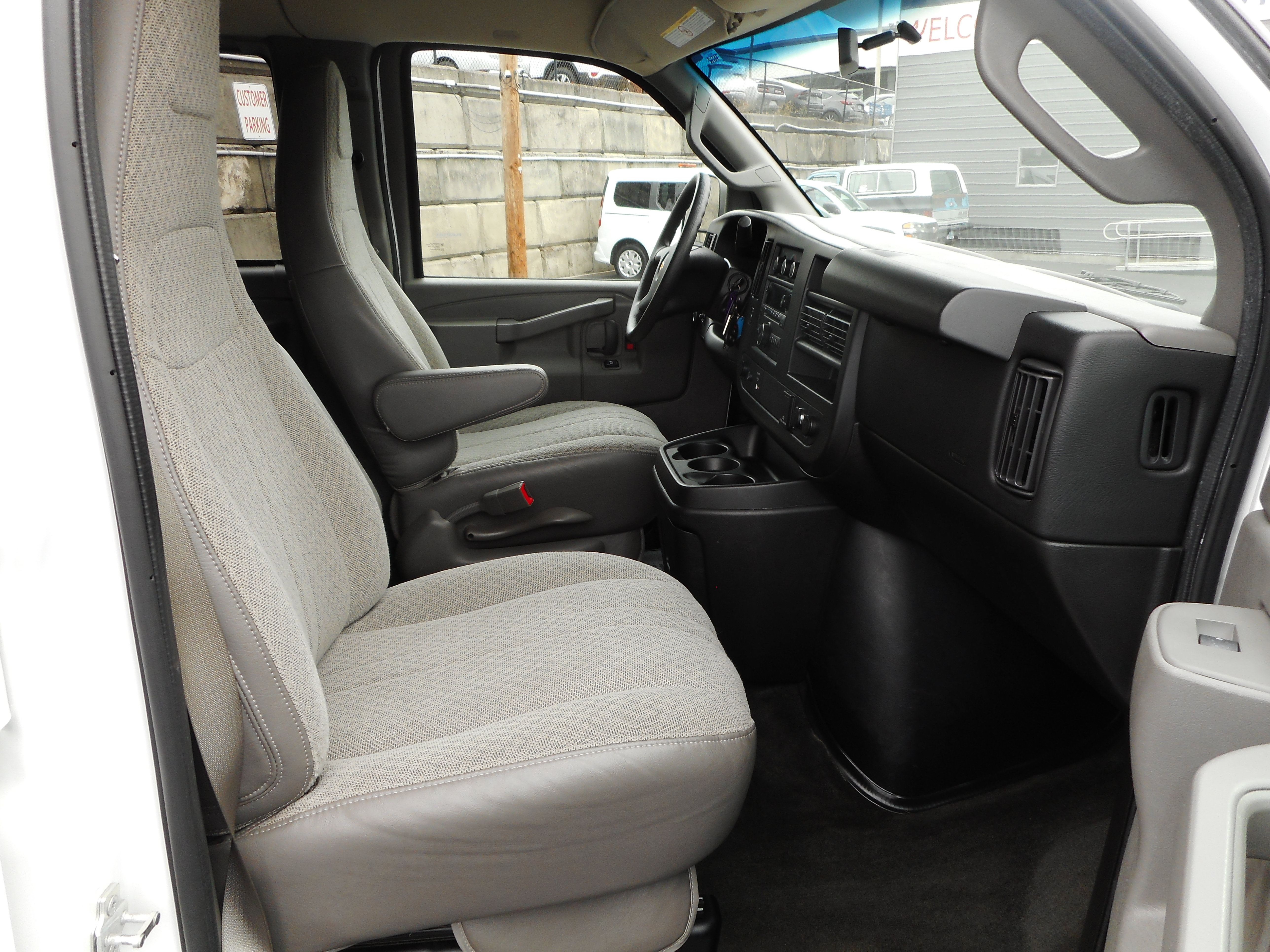 Used 2016 Chevrolet Express 3500 LT w/ LT Preferred Equipment Group RWD image 27