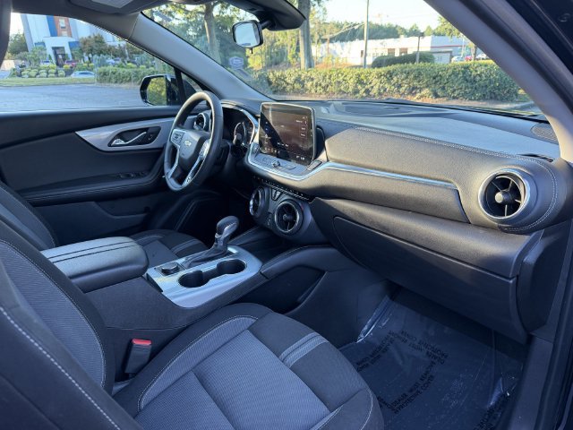 Used 2025 Chevrolet Blazer LT FWD image 28