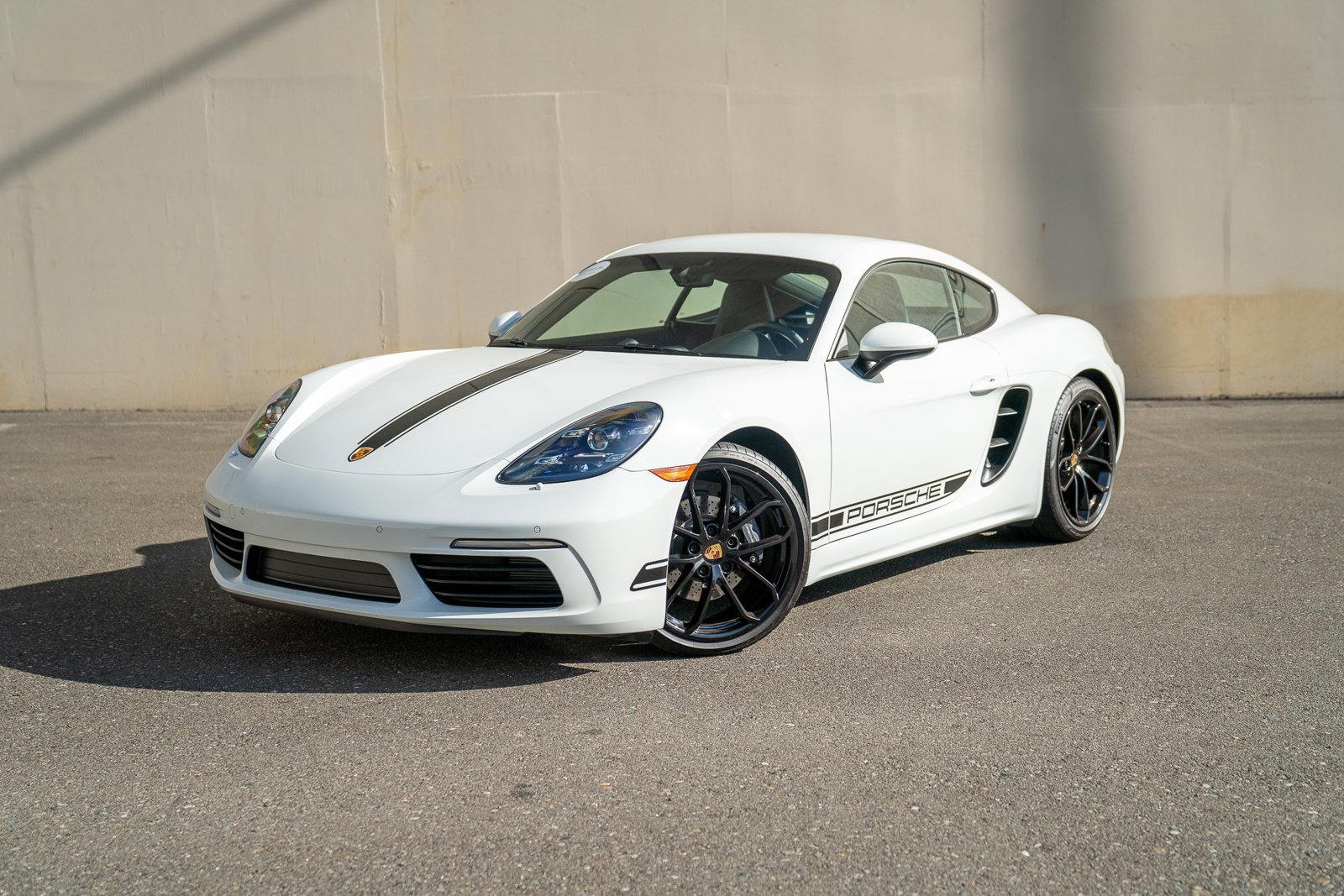 Used 2025 Porsche 718 Cayman image 1