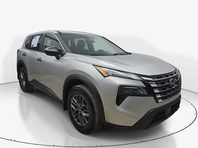 Used 2025 Nissan Rogue S AWD/4WD image 3