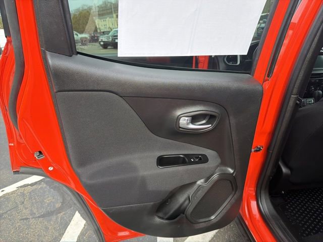 Used 2020 Jeep Renegade Latitude w/ Cold Weather Group AWD/4WD image 21