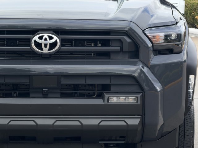 Used 2025 Toyota 4Runner SR5 AWD/4WD image 4