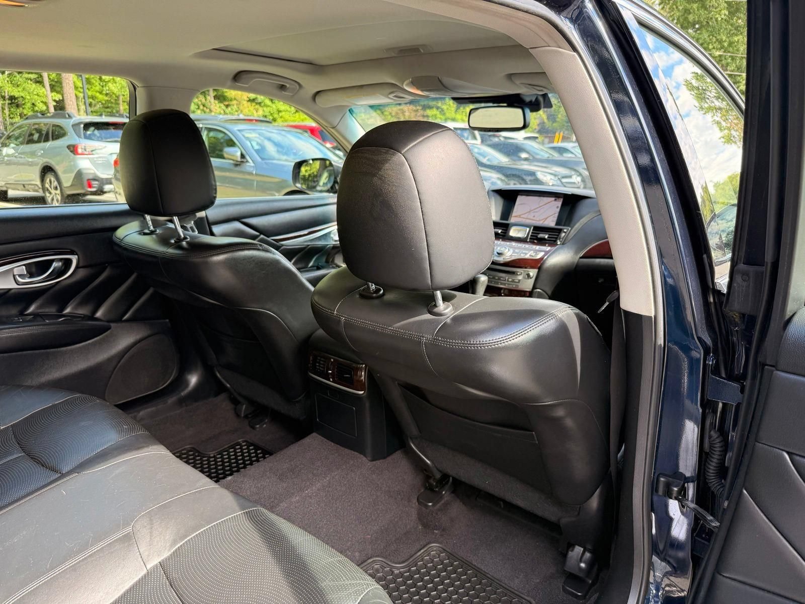 Used 2015 INFINITI Q70 L 3.7 RWD image 22