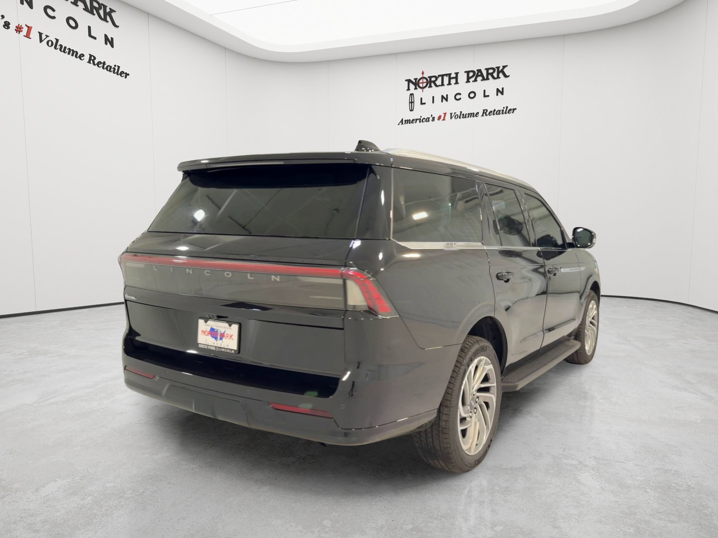 New 2026 Lincoln Navigator Premiere AWD/4WD image 9