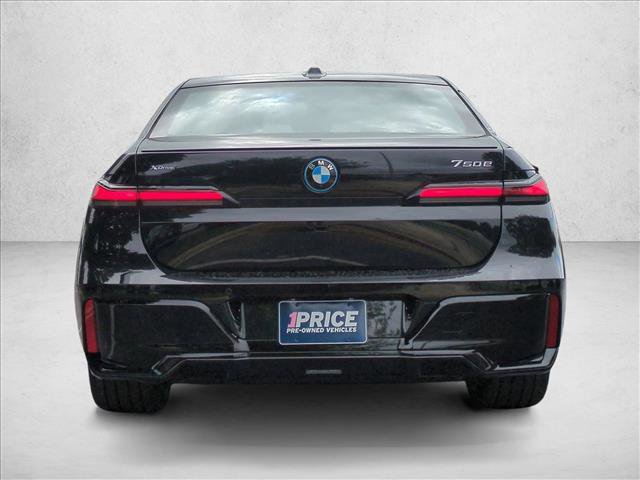 Used 2025 BMW 750e xDrive AWD/4WD image 7