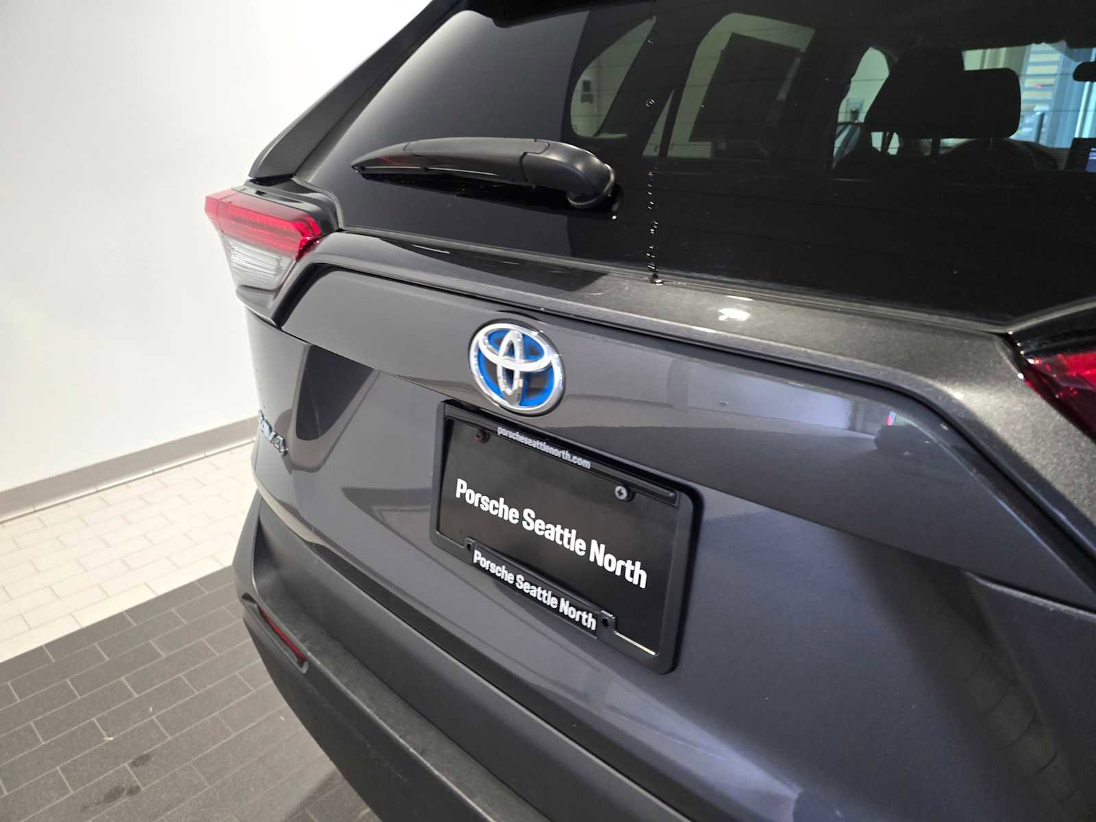 Used 2019 Toyota RAV4 LE image 17