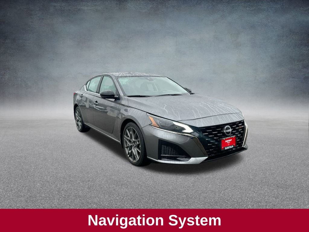 Used 2024 Nissan Altima 2.0 SR image 9